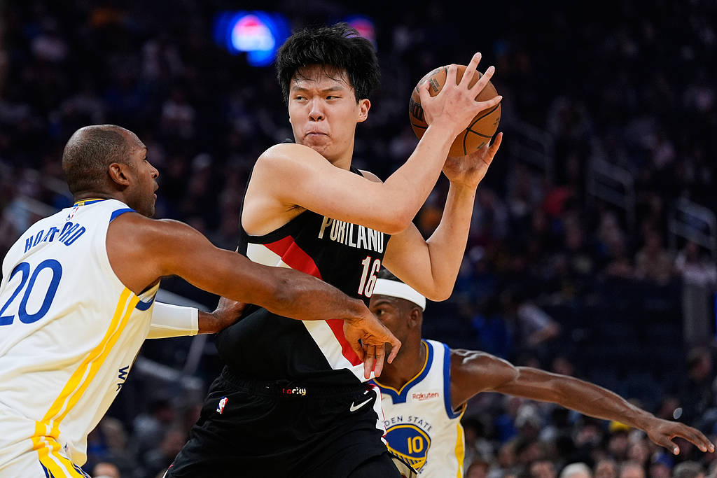 杨翰森NBA季前赛首秀 首节5分37秒1助攻1失误1犯规